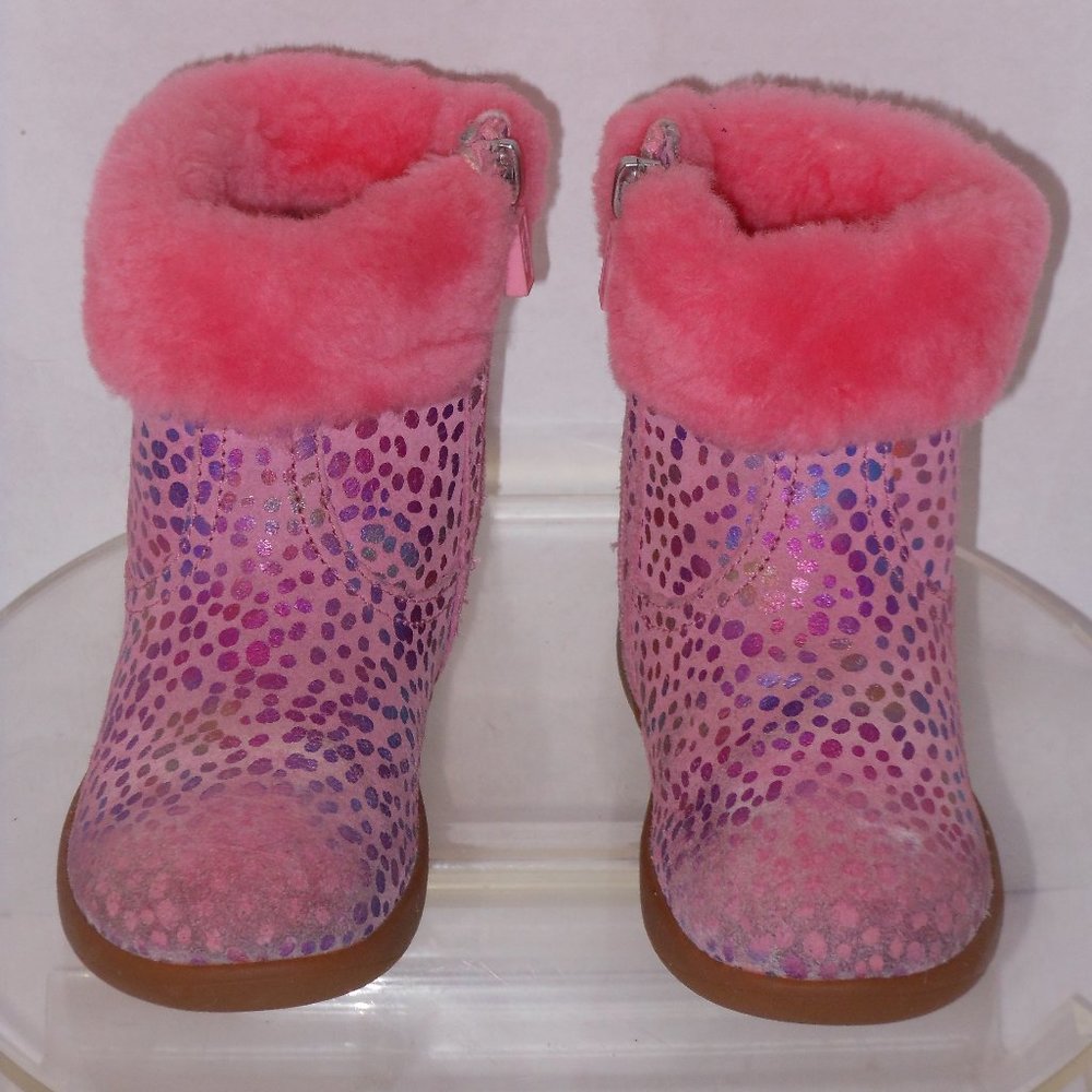 UGG PINK SHORT BOOTS SIZE 8 MEDIUM